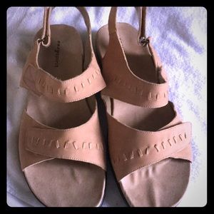 Easy spirit size 10 sandals tan